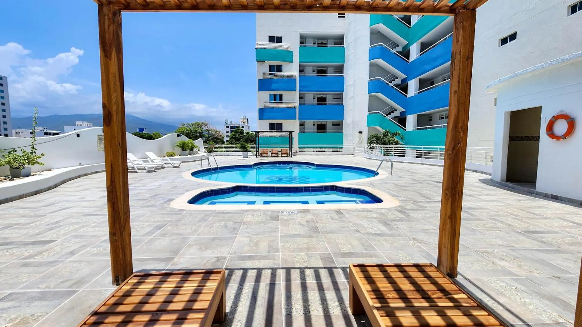 Apartamentos Brisa Rodadero Con Piscina - By Bedviajes サンタ・マルタ アパート